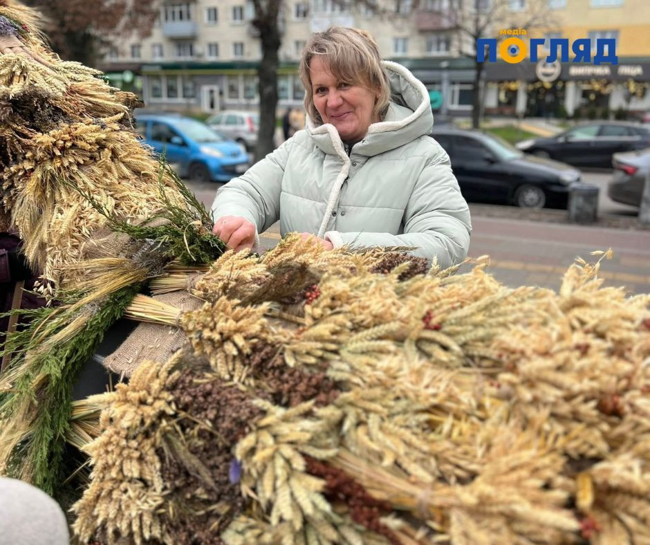 У Білій Церкві встановили найвищого дідуха України (ФОТО) - зображення